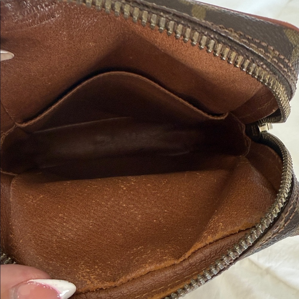 Louis Vuitton Monogram Amazone Messenger Bag - Picture 3 of 13